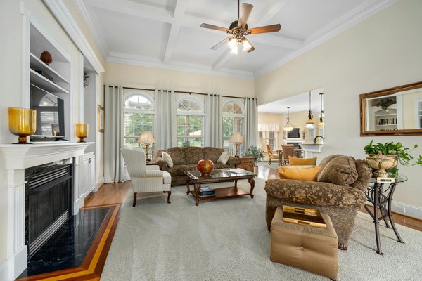 Tout savoir sur les stores et parasols pour terrasses