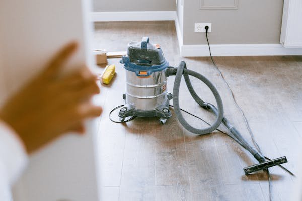 Meilleur aspirateur de chantier : guide des top modèles
